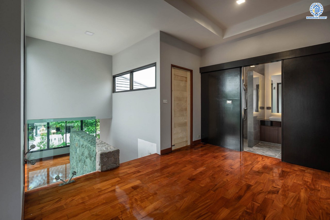 บ้านมือสองตกแต่งใหม่ ม.ซอย พหลโยธิน56 พหลโยธิน บ้านเดี่ยวหลังใหญ่ ภายในตกแต่งหรูหรา บนเนื้อที่เยอะถึง 98.60 ตร.ว. 3 ห้องนอน 3 ห้องน้ำ 2 ที่จอดรถ บรรยากาศเป็นส่วนตัว พร้อมมีสระน้ำในตัว บนพื้นที่กว่า 430 ตร.ม. บนทำเลที่ดี เชื่อมต่อถนน พหลโยธิน, ลำลูกกา, วิภาวดี-รังสิต เดินทางสะดวกใกล้รถไฟฟ้า สถานี "แยก คปอ, คูคต"